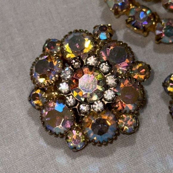 Vintage Estate Unsigned Brooch And Earrings Set Aurora Borealis And Rhinestones - Picture 10 of 13
